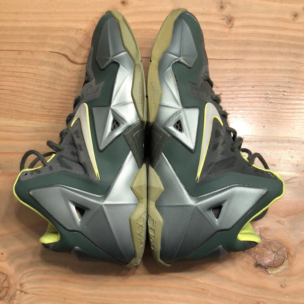 LeBron 11 Xi Dunkman Color way - Picture 6 of 10